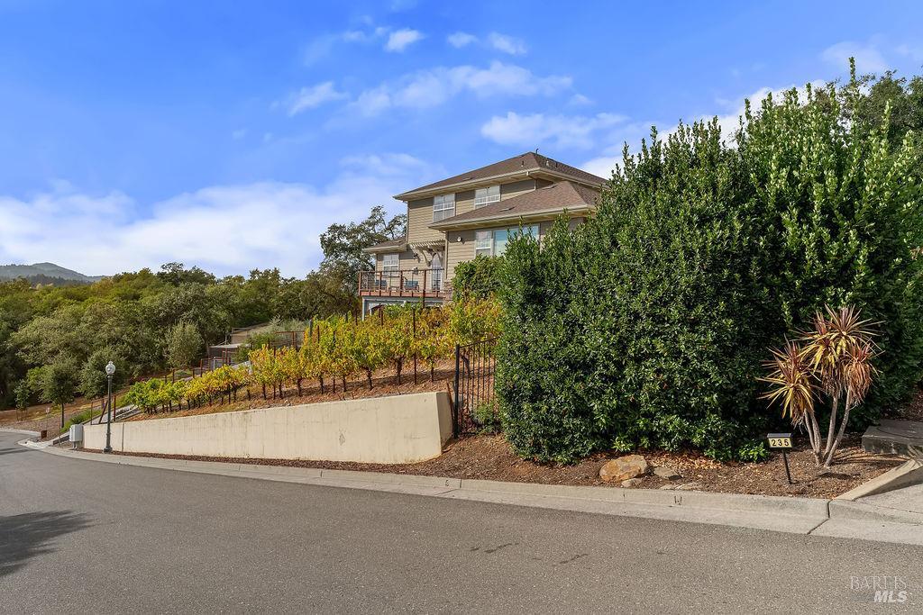 235 Clear Ridge Drive Healdsburg CA 95448