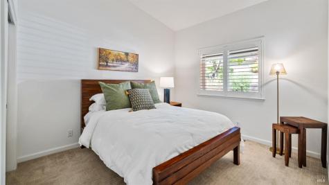 219 Burgundy Road Healdsburg CA 95448