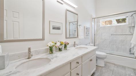 219 Burgundy Road Healdsburg CA 95448