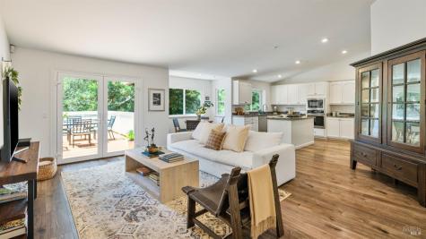 219 Burgundy Road Healdsburg CA 95448