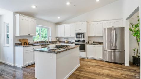 219 Burgundy Road Healdsburg CA 95448