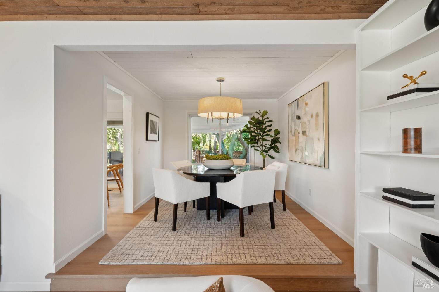 8 Del Oro Lagoon Novato CA 94949