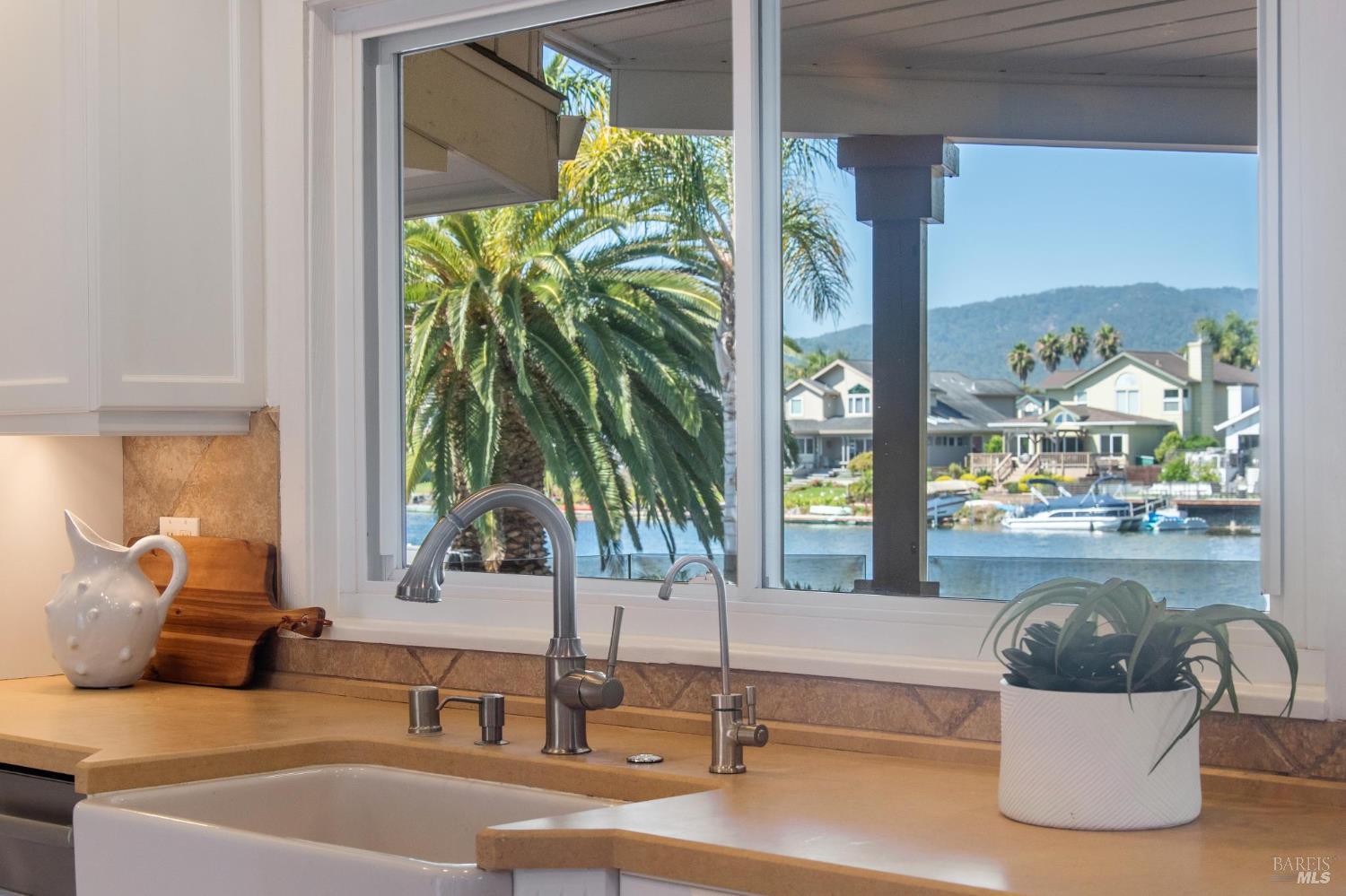 8 Del Oro Lagoon Novato CA 94949