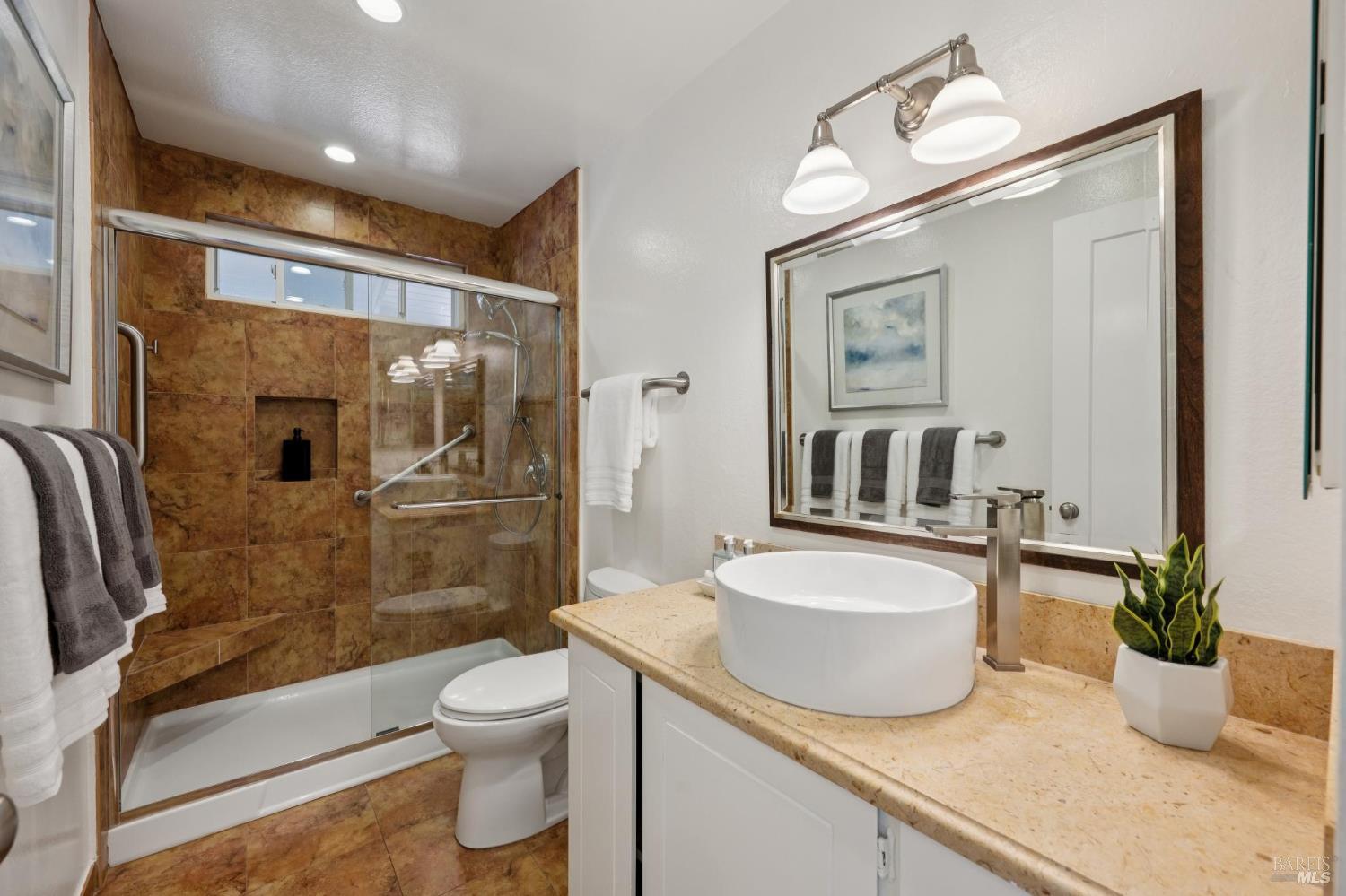 8 Del Oro Lagoon Novato CA 94949