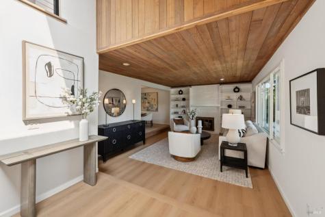 8 Del Oro Lagoon Novato CA 94949