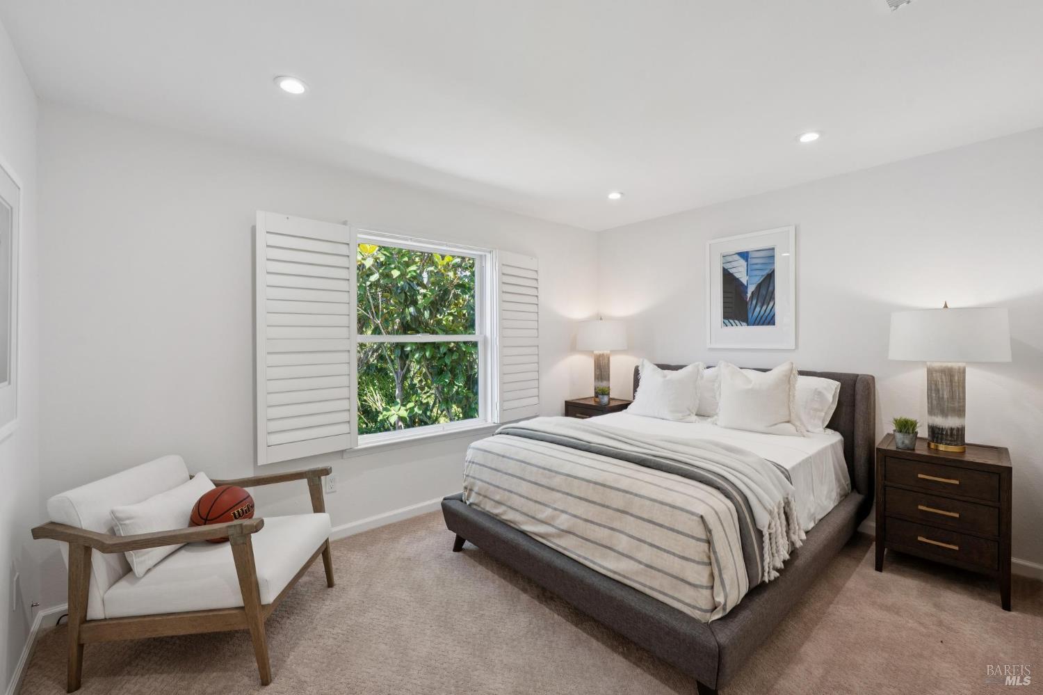 8 Del Oro Lagoon Novato CA 94949