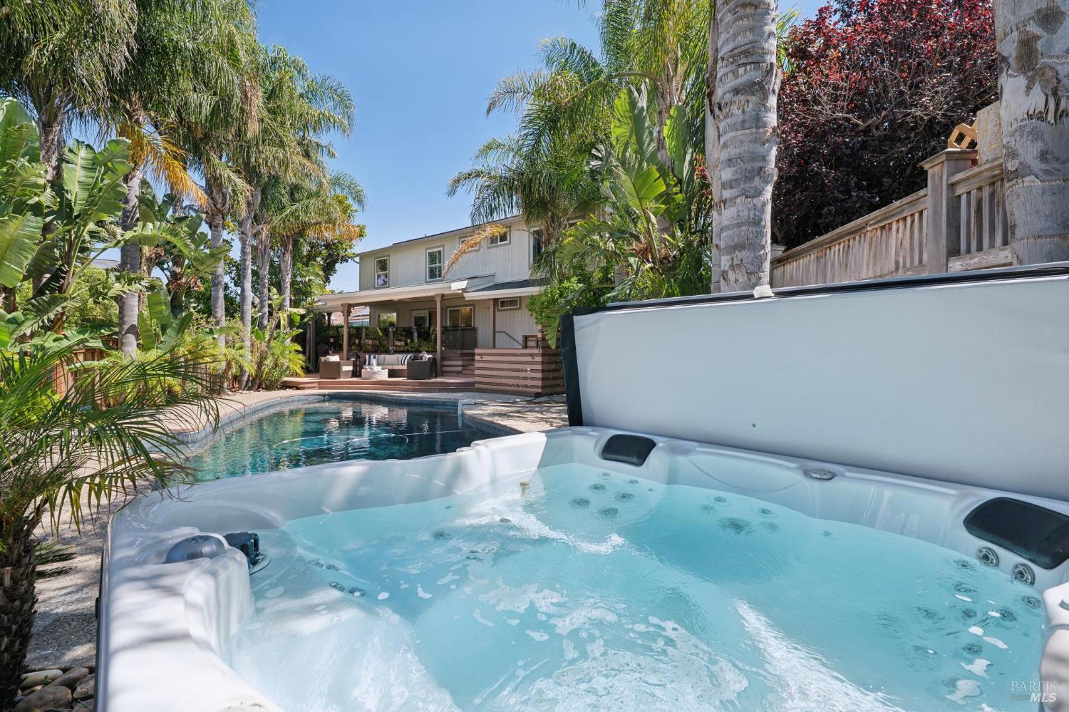 8 Del Oro Lagoon Novato CA 94949