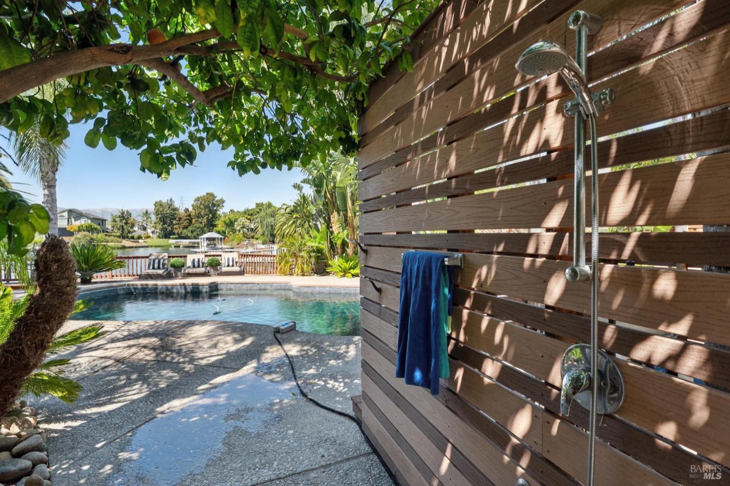 8 Del Oro Lagoon Novato CA 94949