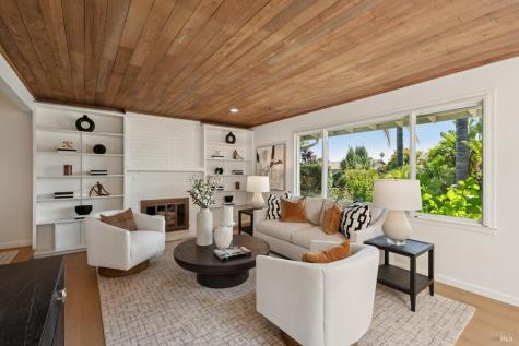 8 Del Oro Lagoon Novato CA 94949