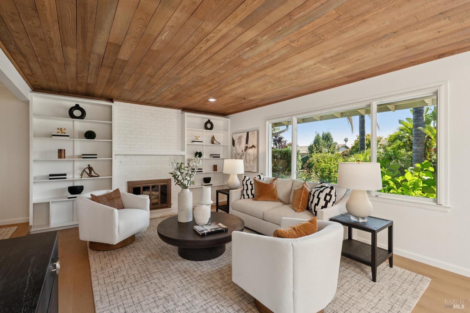 8 Del Oro Lagoon Novato CA 94949