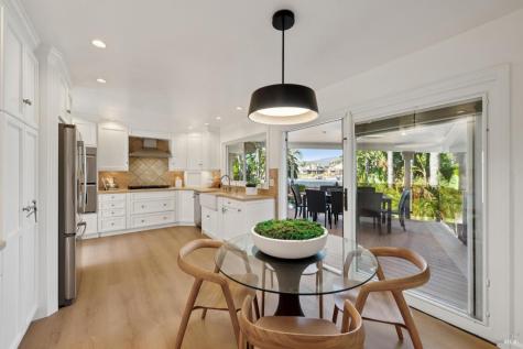 8 Del Oro Lagoon Novato CA 94949