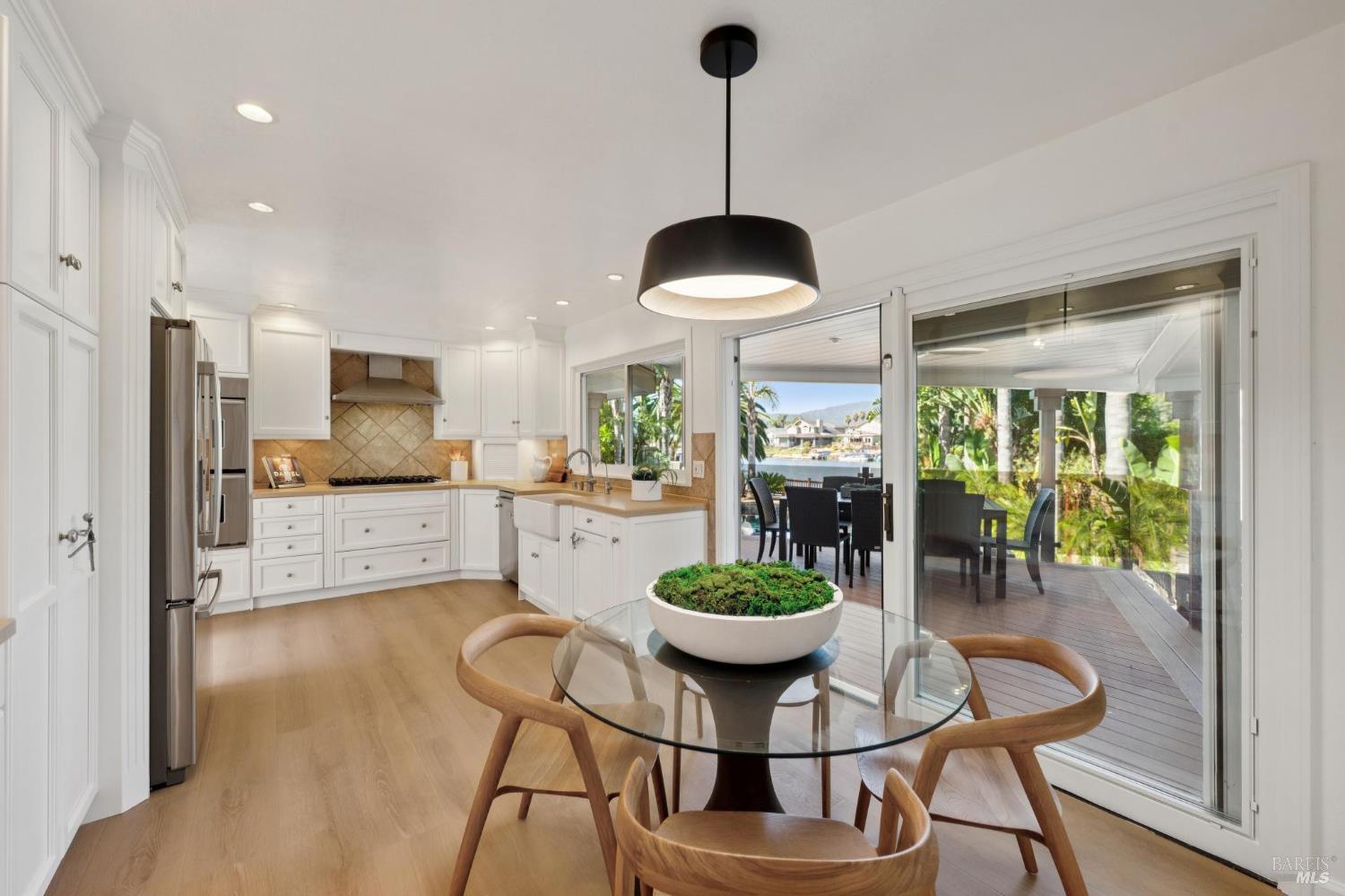 8 Del Oro Lagoon Novato CA 94949