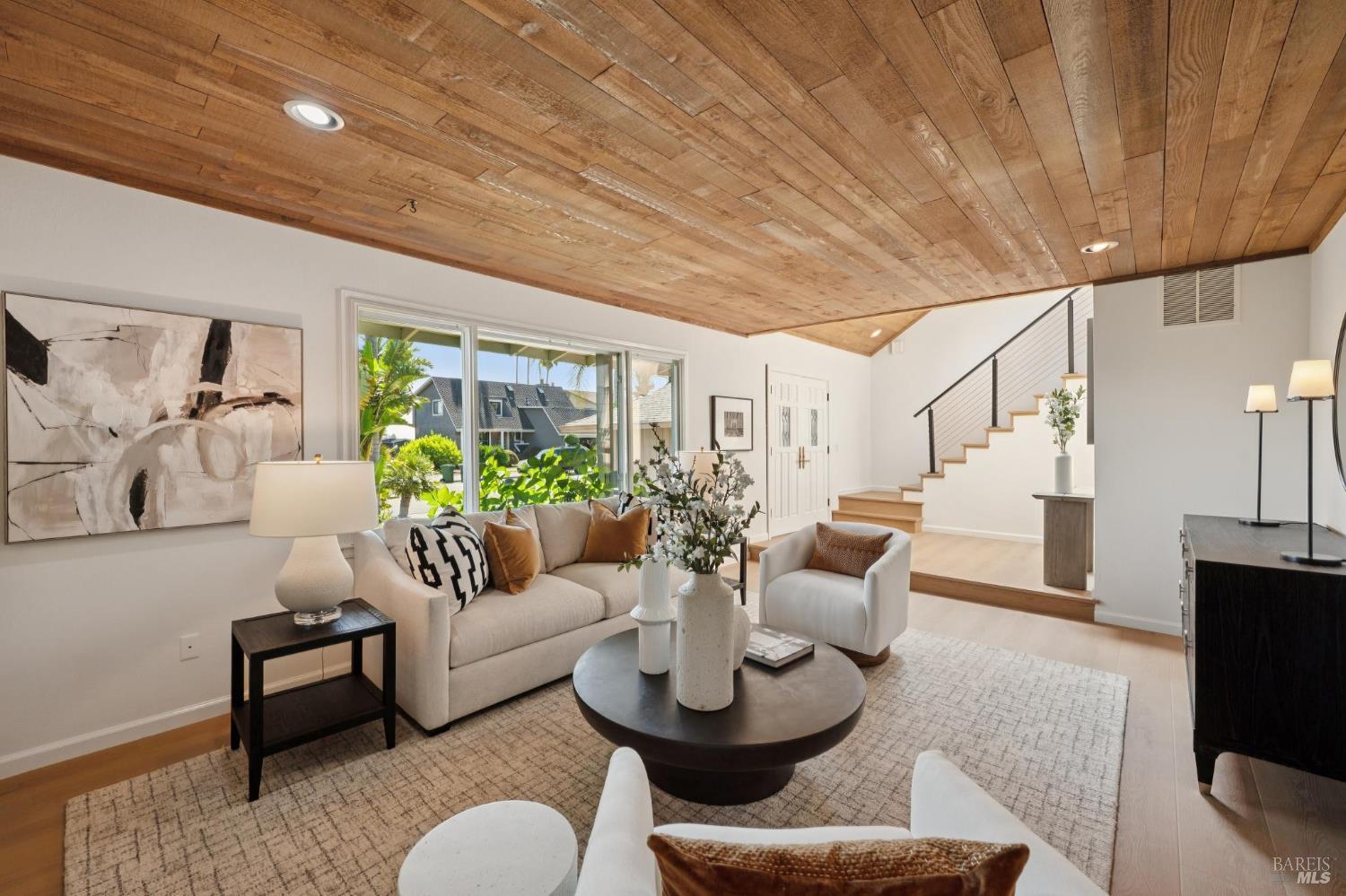 8 Del Oro Lagoon Novato CA 94949