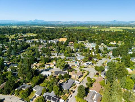 918 Dorthel Street Sebastopol CA 95472