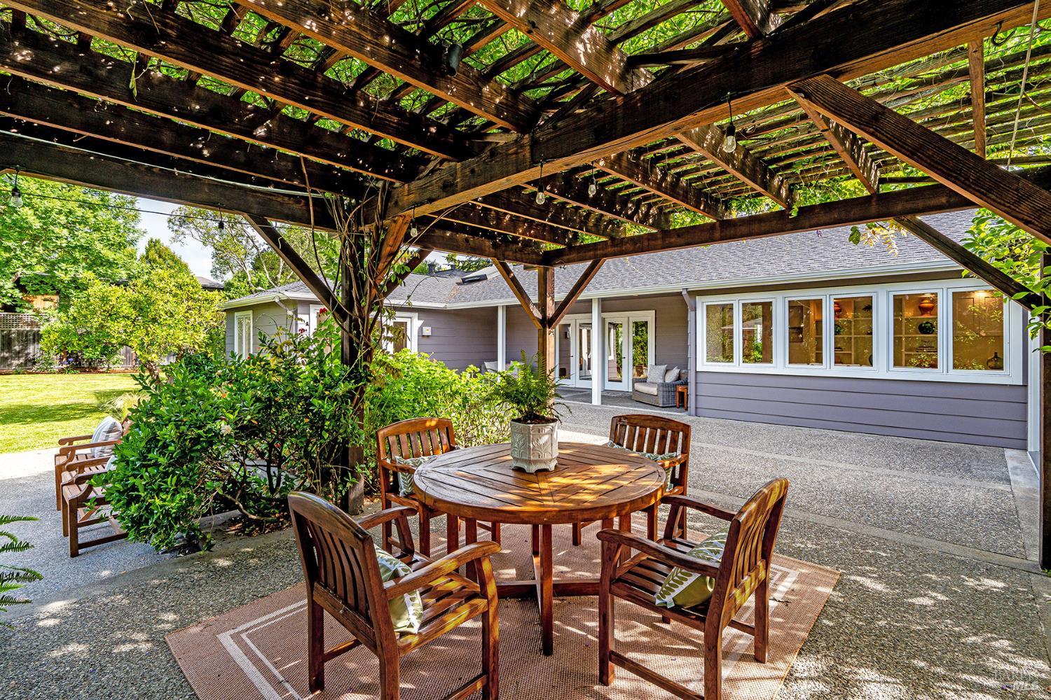 1615 Scott Street St. Helena CA 94574