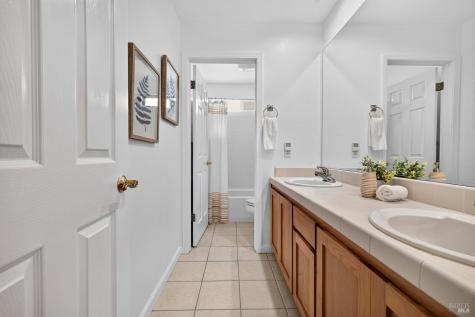 1156 Mitchell Lane Windsor CA 95492