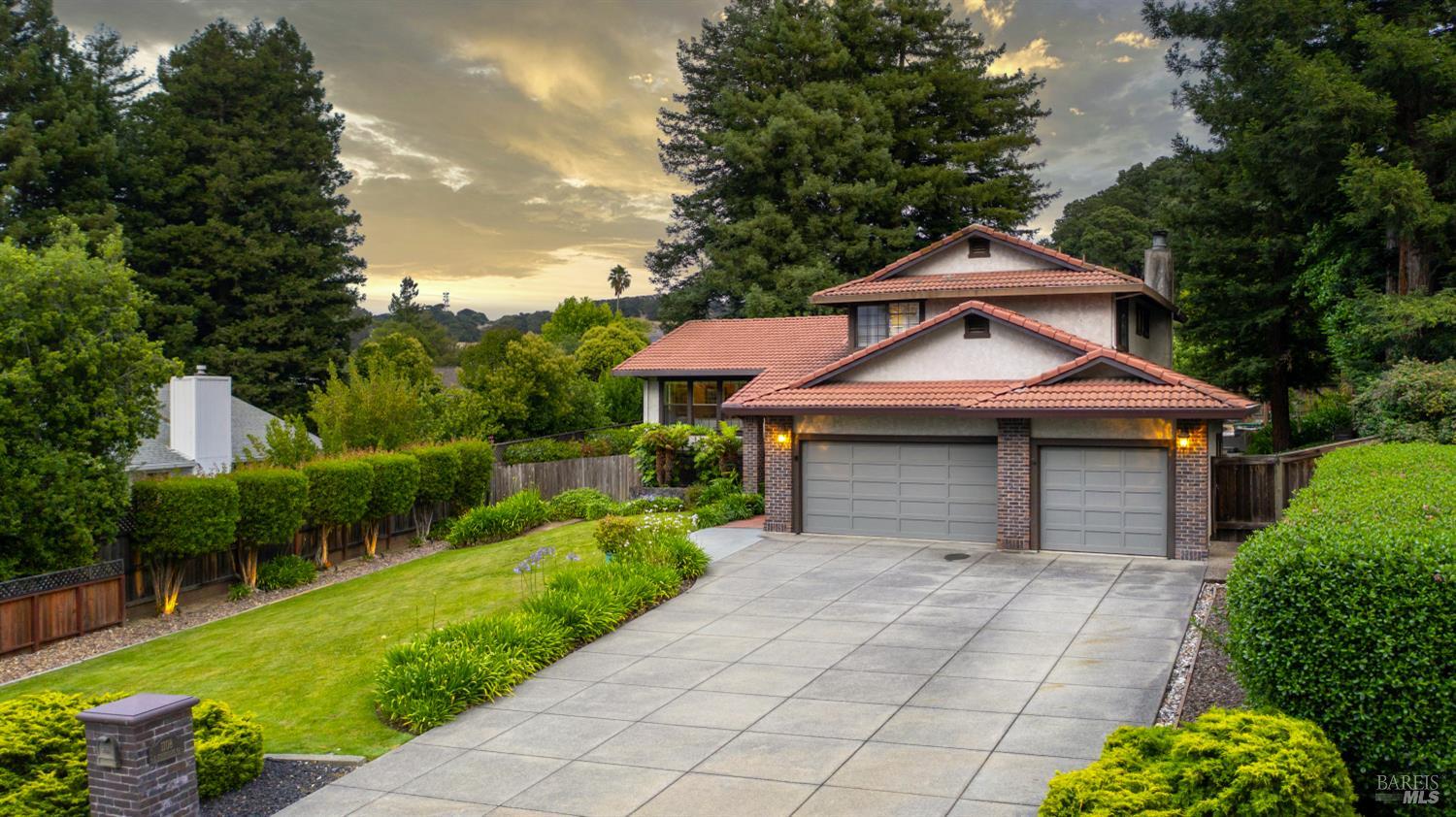 1108 E Sunnyslope Road Petaluma CA 94952