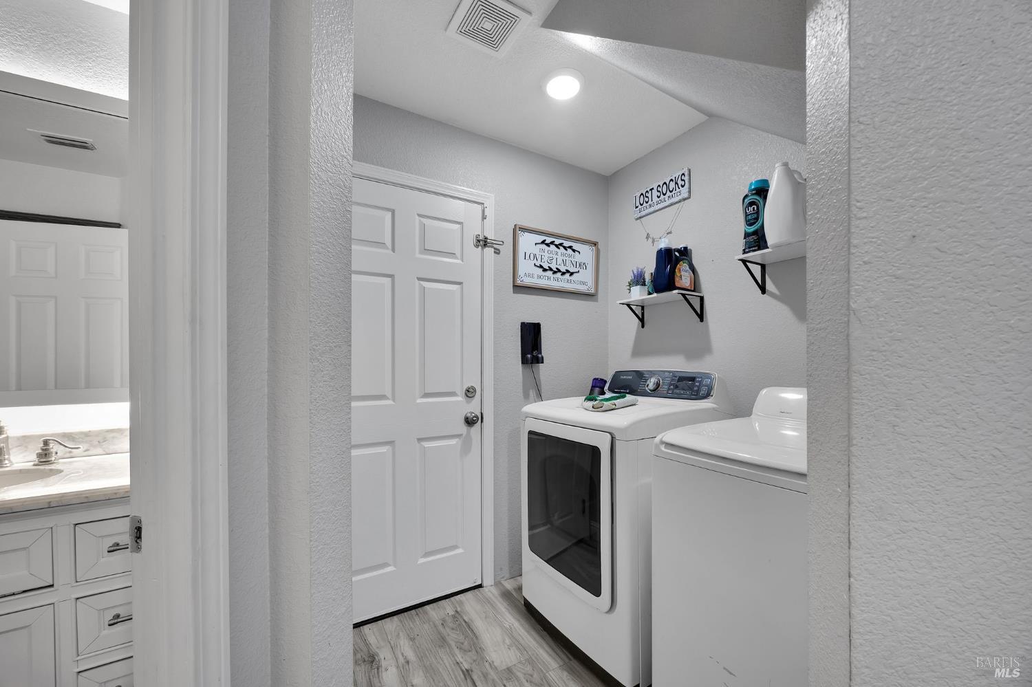 1093 Cloverbrook Circle Vacaville CA 95687