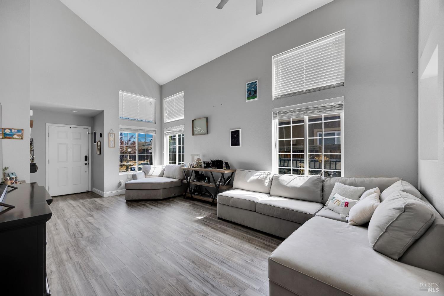 1093 Cloverbrook Circle Vacaville CA 95687