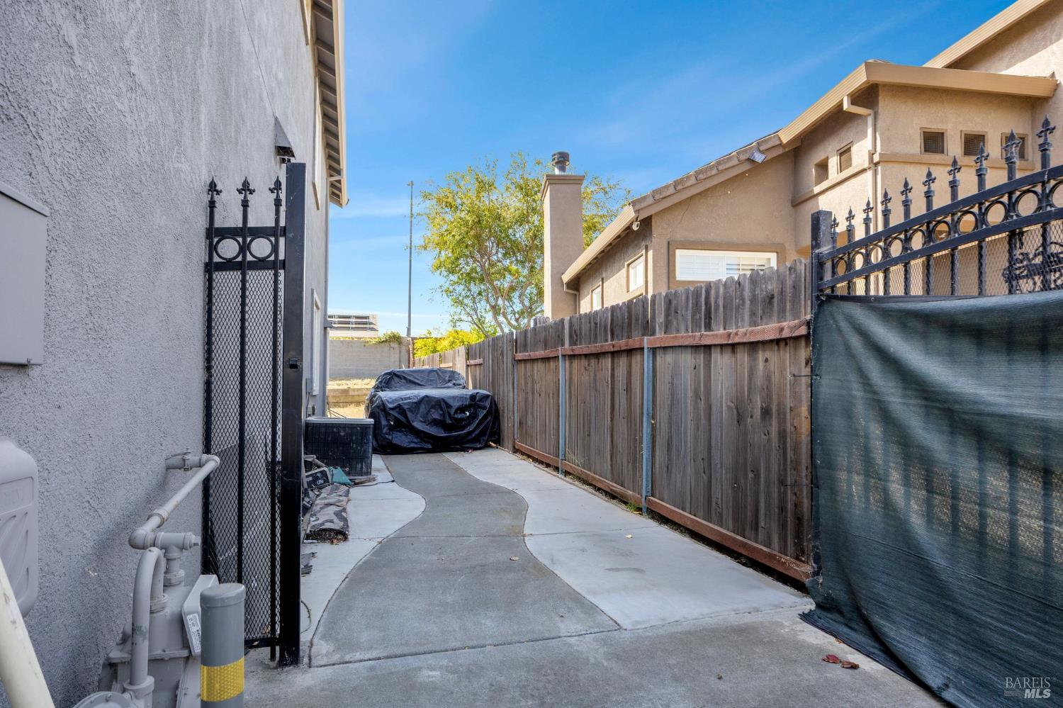 1093 Cloverbrook Circle Vacaville CA 95687