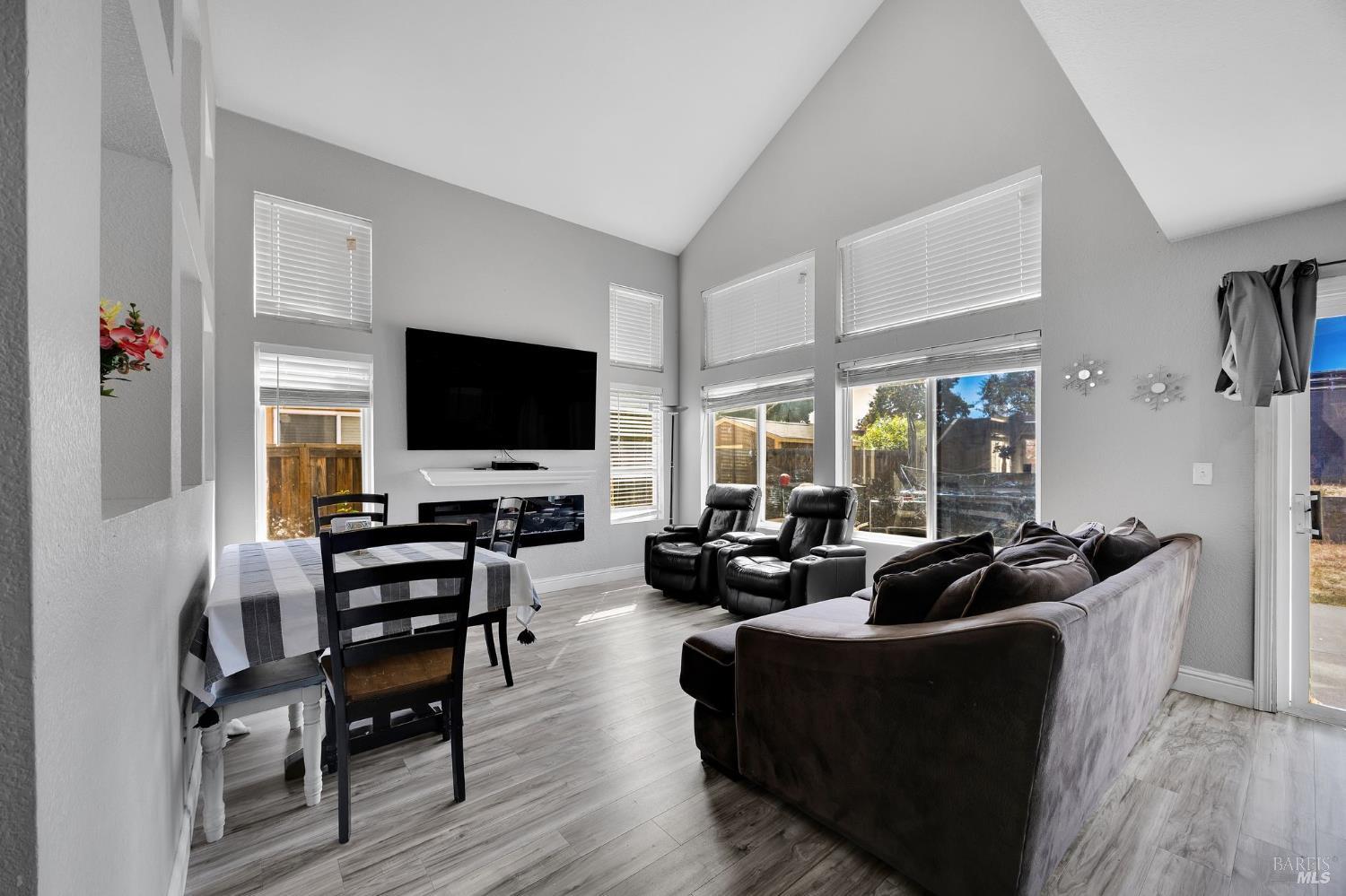 1093 Cloverbrook Circle Vacaville CA 95687