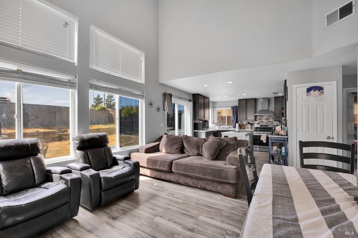 1093 Cloverbrook Circle Vacaville CA 95687