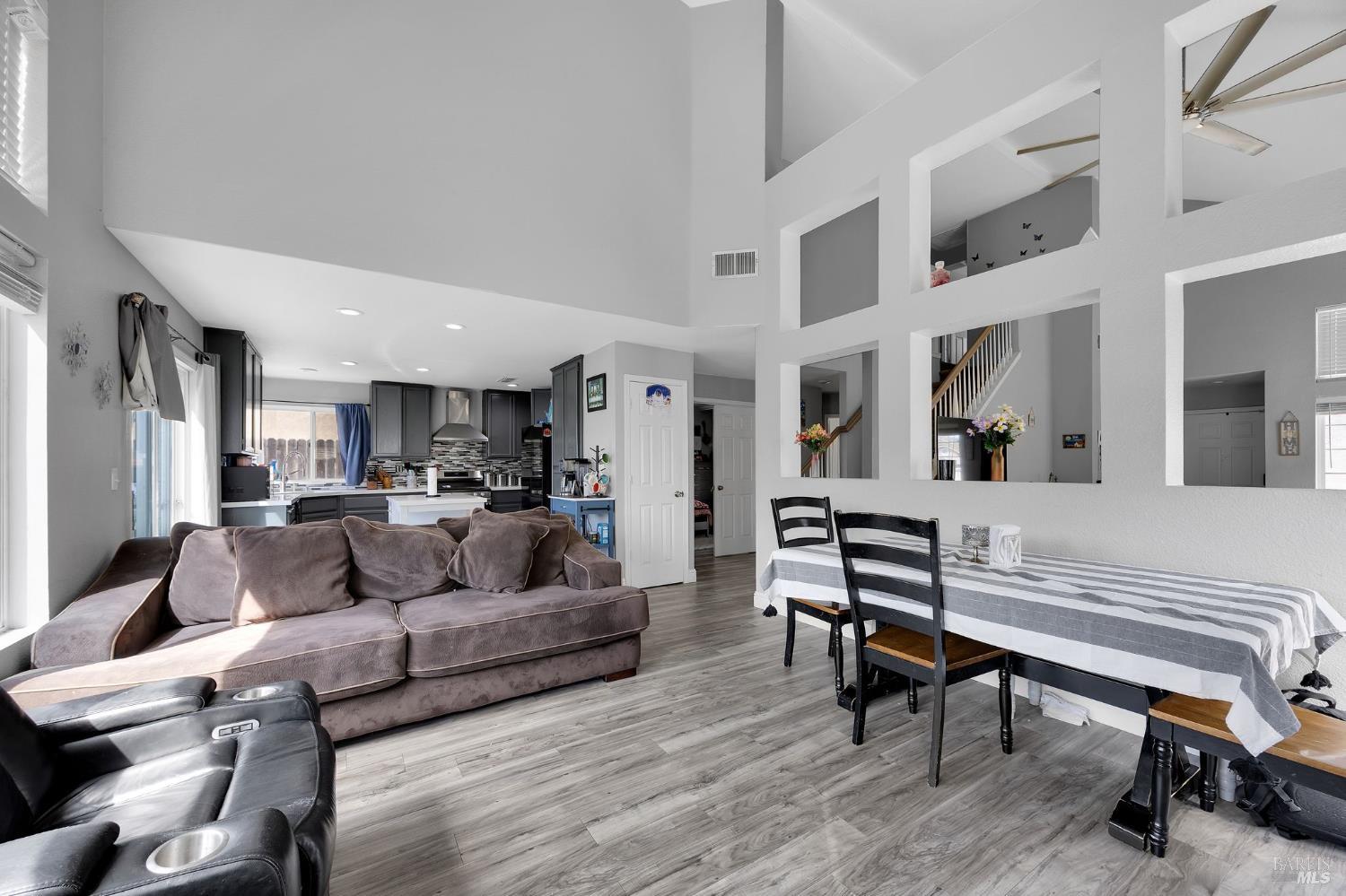 1093 Cloverbrook Circle Vacaville CA 95687