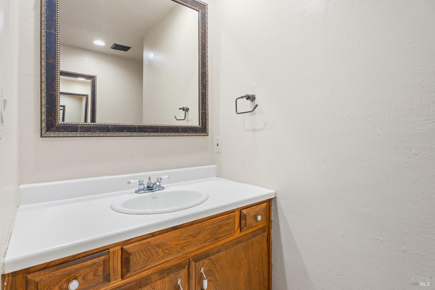 888 Watson Road Ukiah CA 95482