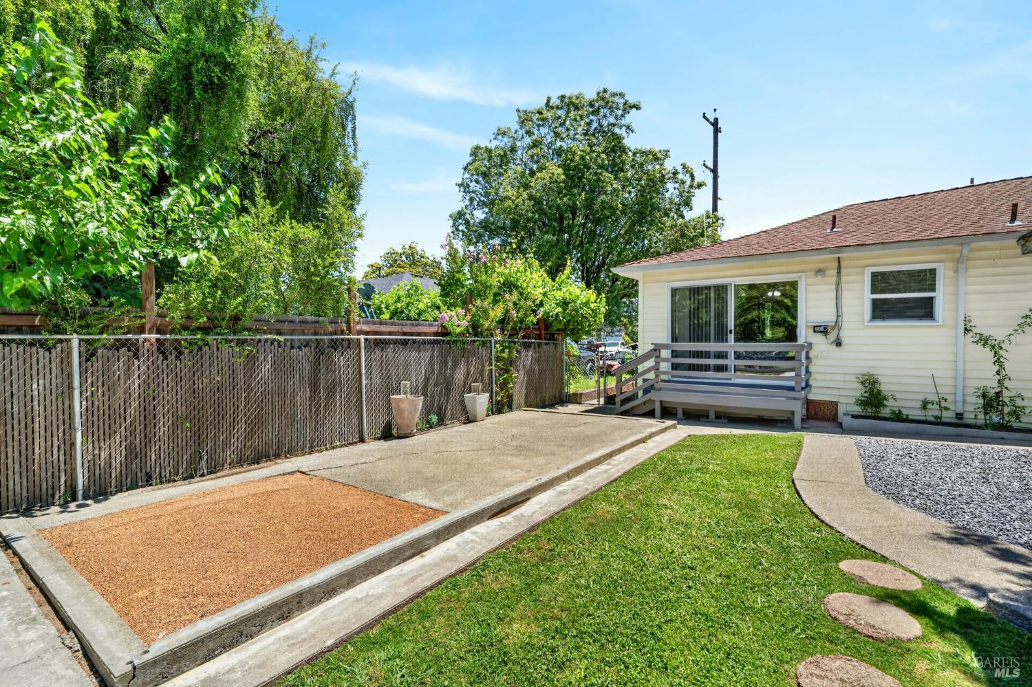92 Oak Knoll Road Ukiah CA 95482