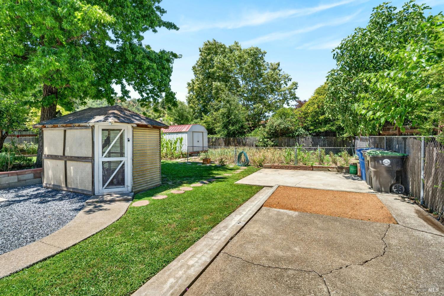 92 Oak Knoll Road Ukiah CA 95482
