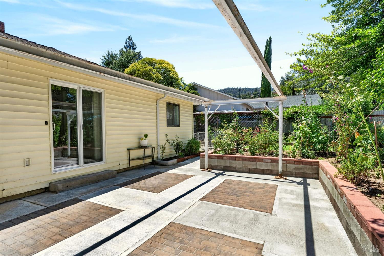 92 Oak Knoll Road Ukiah CA 95482
