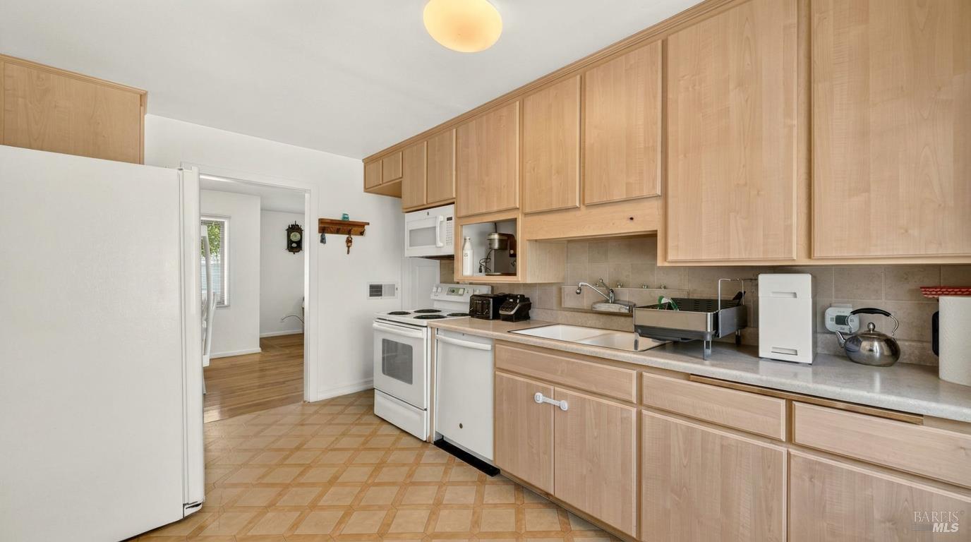 92 Oak Knoll Road Ukiah CA 95482