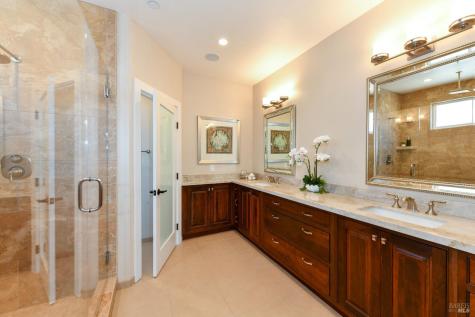 1802 Bella Vista Way Santa Rosa CA 95403