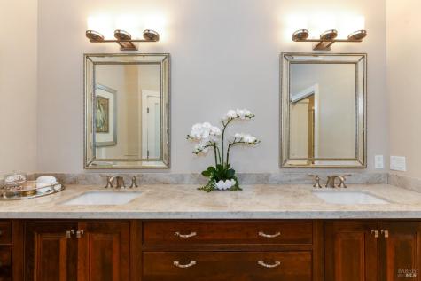 1802 Bella Vista Way Santa Rosa CA 95403
