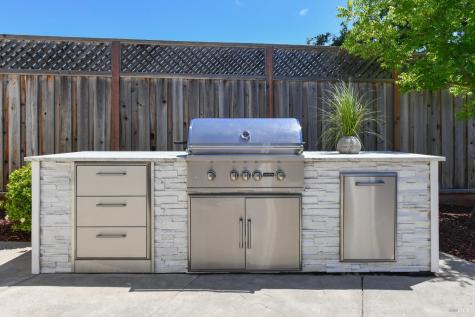 1802 Bella Vista Way Santa Rosa CA 95403