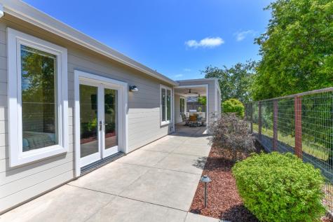 1802 Bella Vista Way Santa Rosa CA 95403