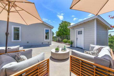 1802 Bella Vista Way Santa Rosa CA 95403
