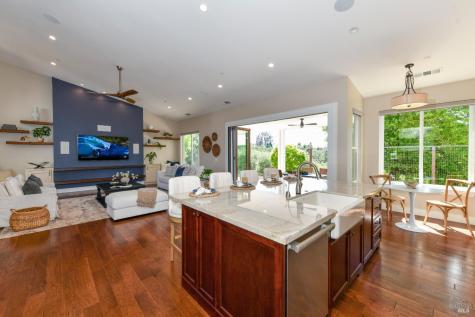 1802 Bella Vista Way Santa Rosa CA 95403