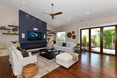 1802 Bella Vista Way Santa Rosa CA 95403
