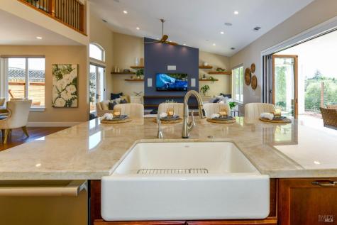 1802 Bella Vista Way Santa Rosa CA 95403