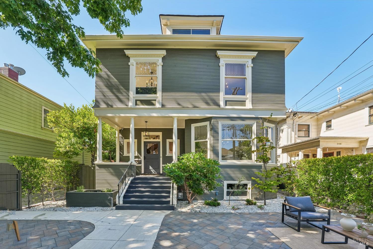 2064 Alameda Avenue Alameda CA 94501