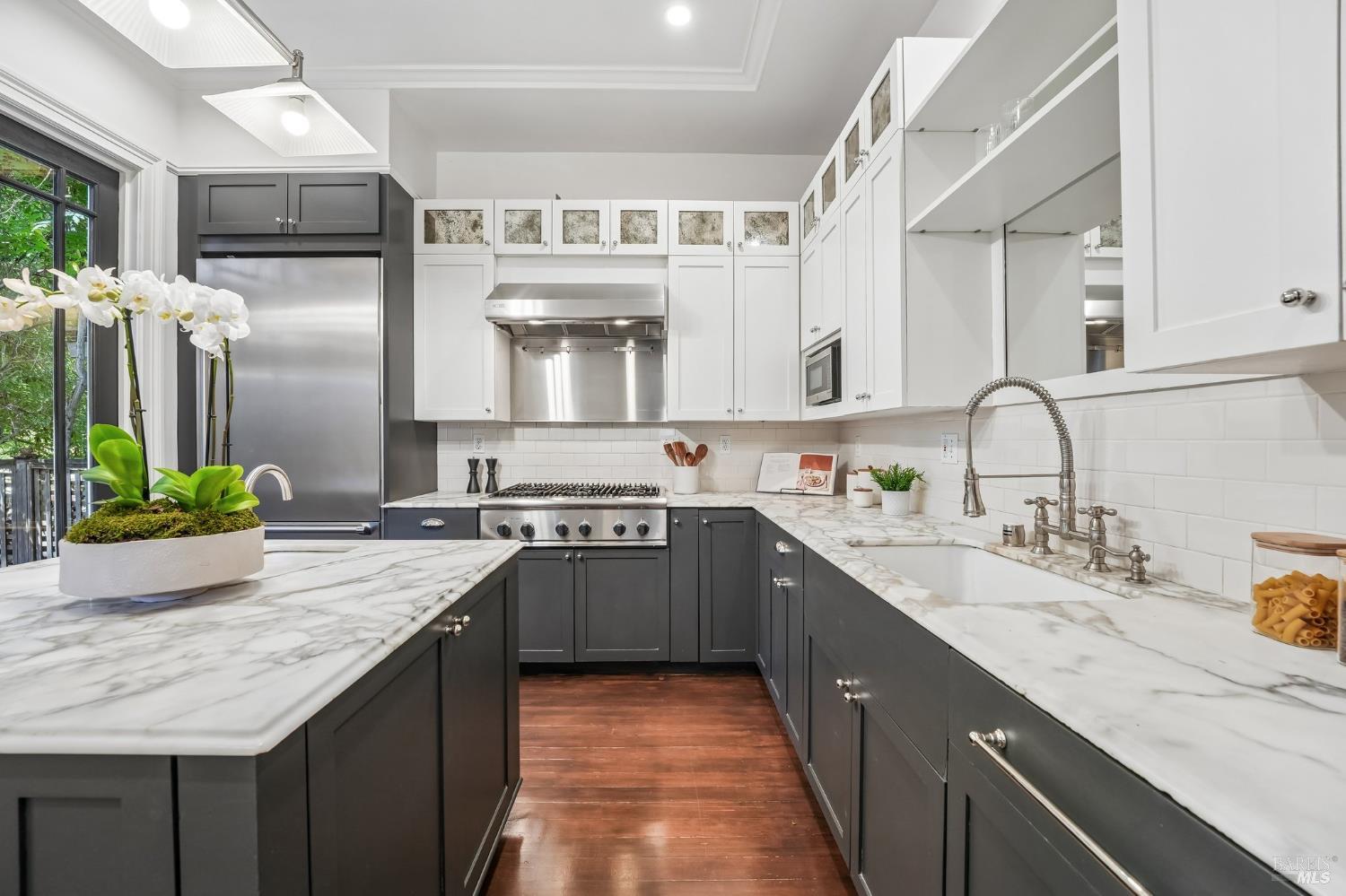 2064 Alameda Avenue Alameda CA 94501