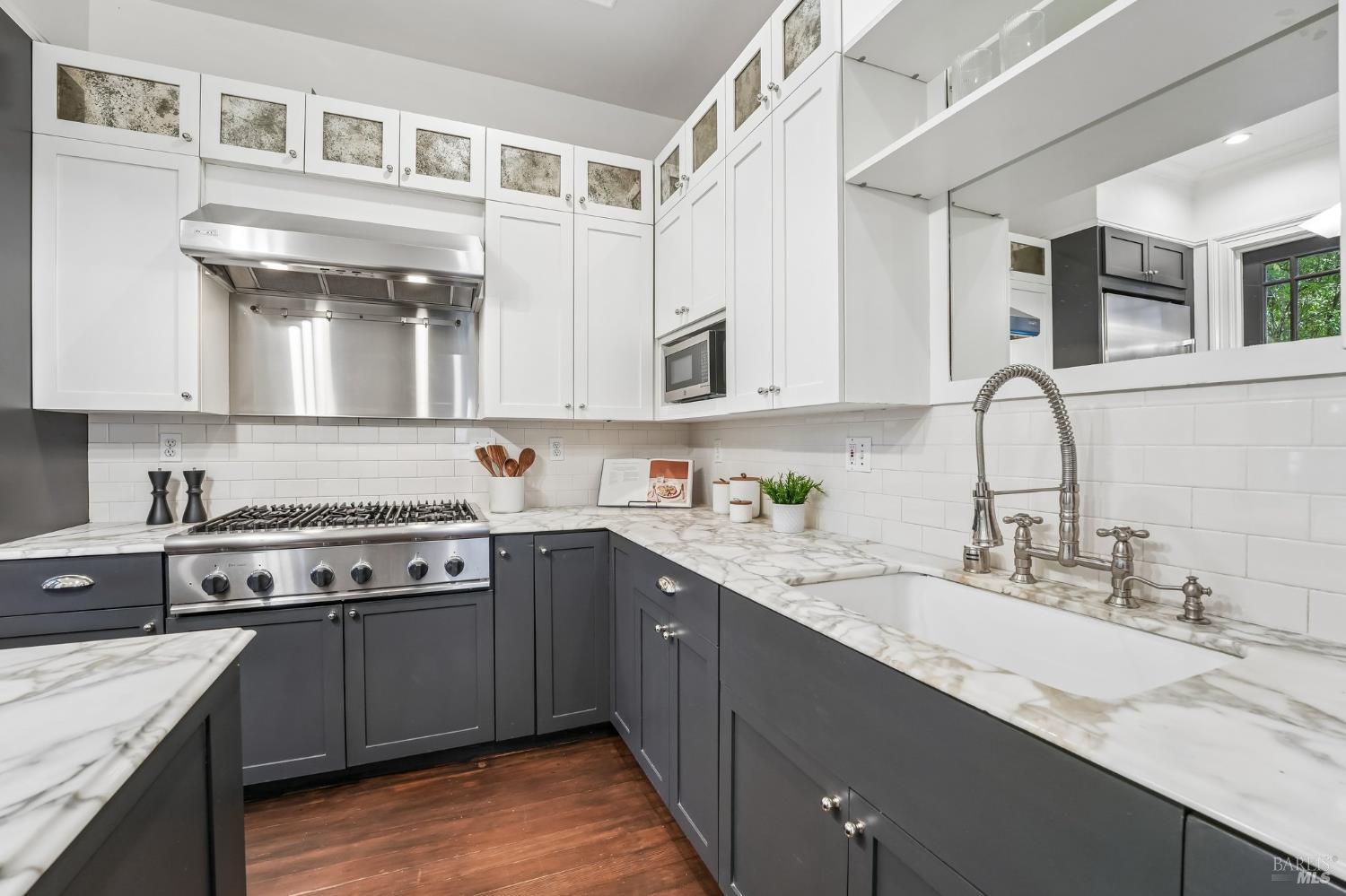 2064 Alameda Avenue Alameda CA 94501