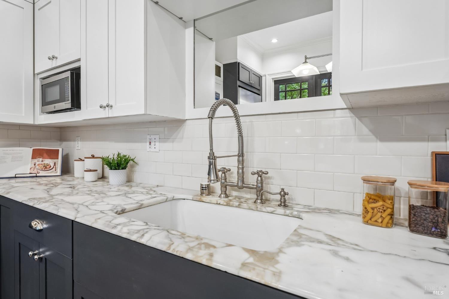 2064 Alameda Avenue Alameda CA 94501