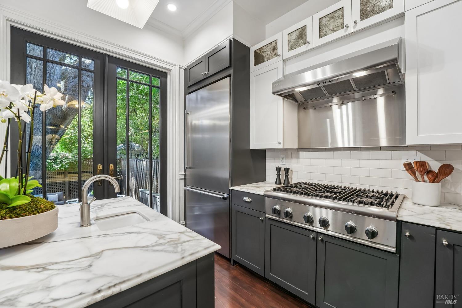 2064 Alameda Avenue Alameda CA 94501