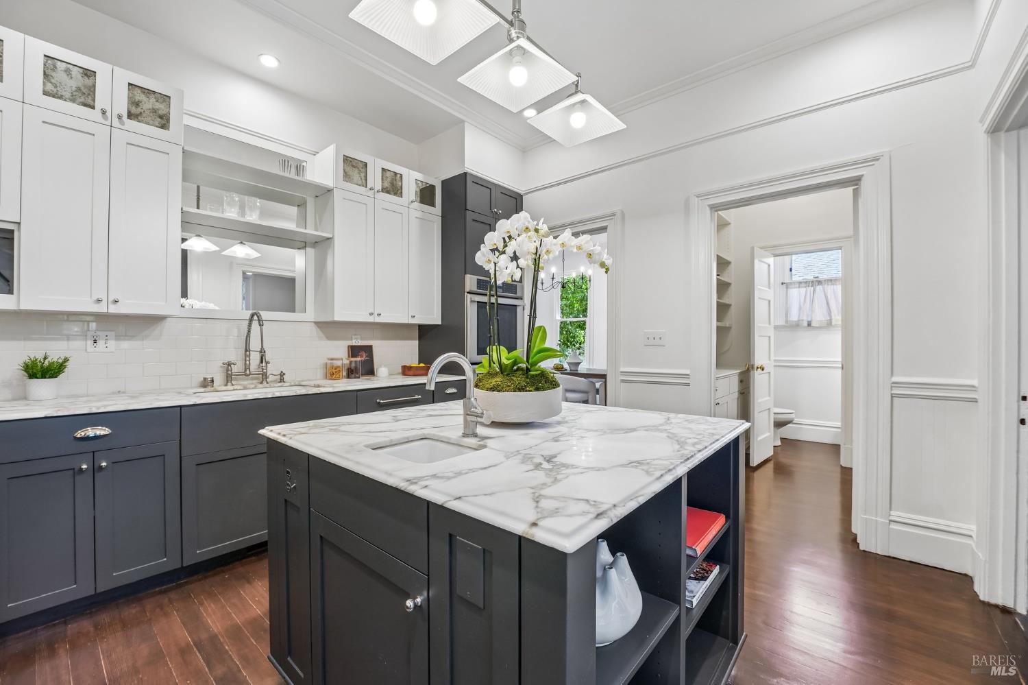 2064 Alameda Avenue Alameda CA 94501