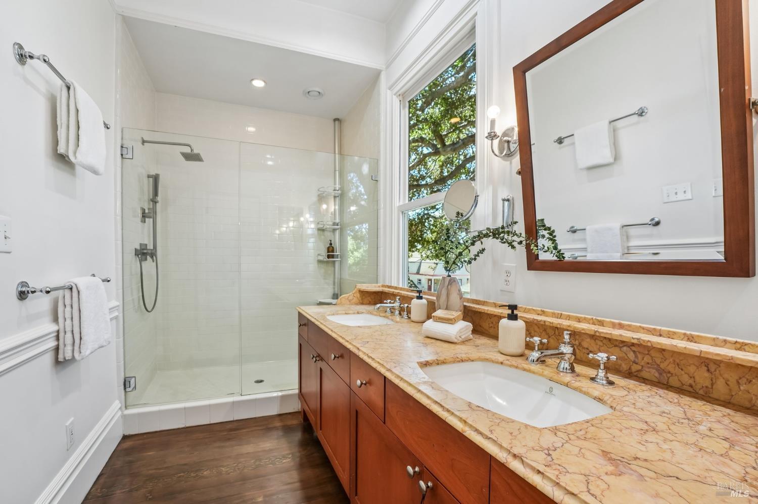 2064 Alameda Avenue Alameda CA 94501