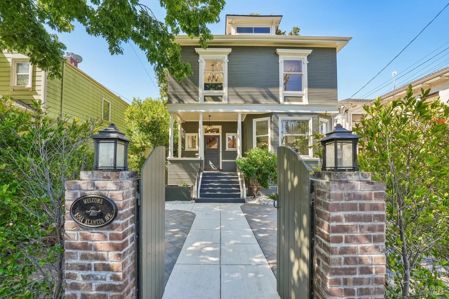 2064 Alameda Avenue Alameda CA 94501