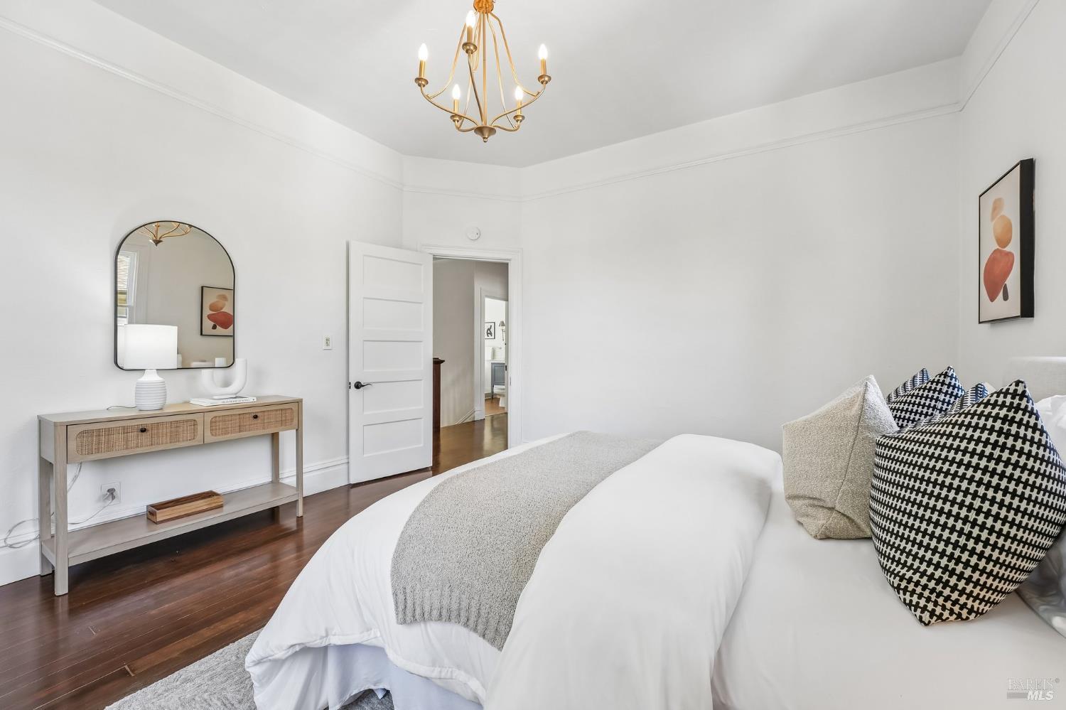 2064 Alameda Avenue Alameda CA 94501