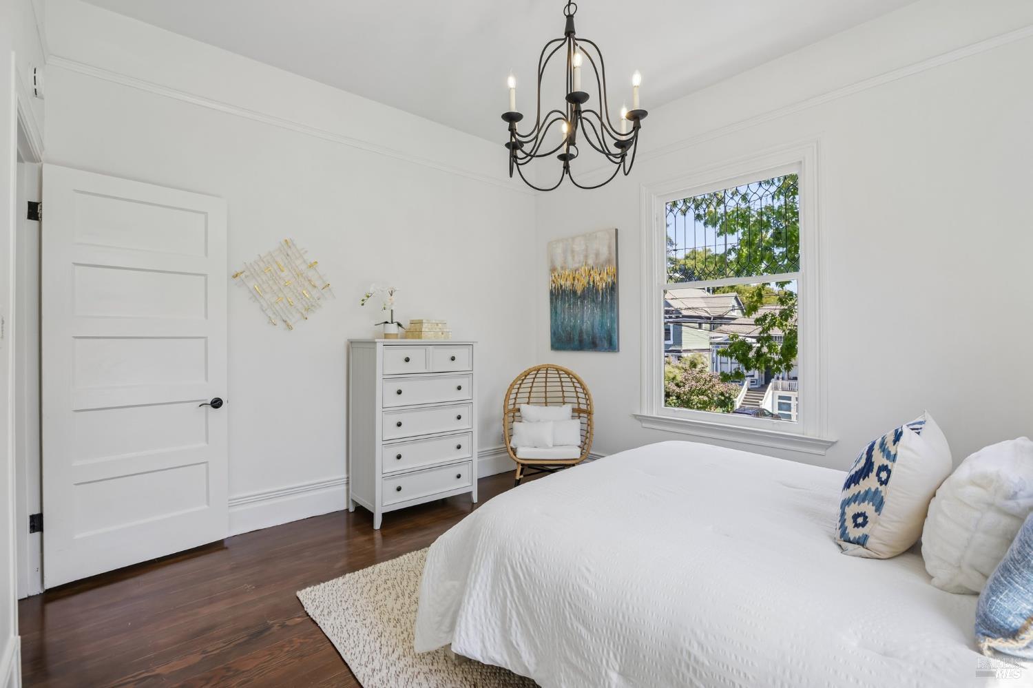 2064 Alameda Avenue Alameda CA 94501